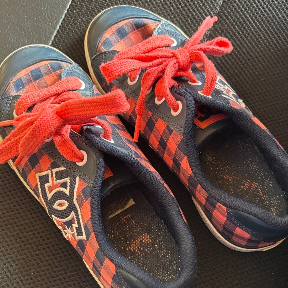 Dc shoes plaid size 6. EUR 37
